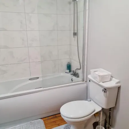 Ally's Townhouse In דירה *